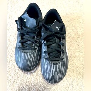 Puma toddler/Kids Black and Gray Soccer cleats, size 12